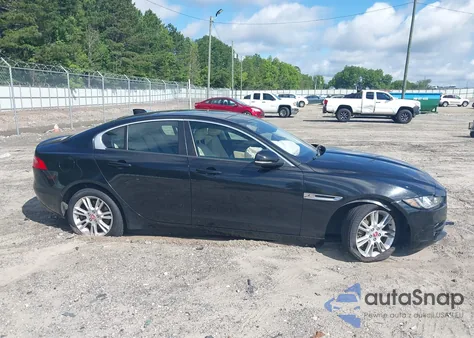 2017 Jaguar Xe Premium z USA, uszkodzony, nr VIN SAJAD4BG2HA968201